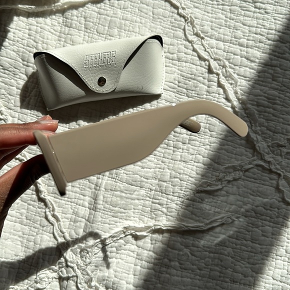 Sisters & Seekers retro sunglasses - Picture 5 of 6